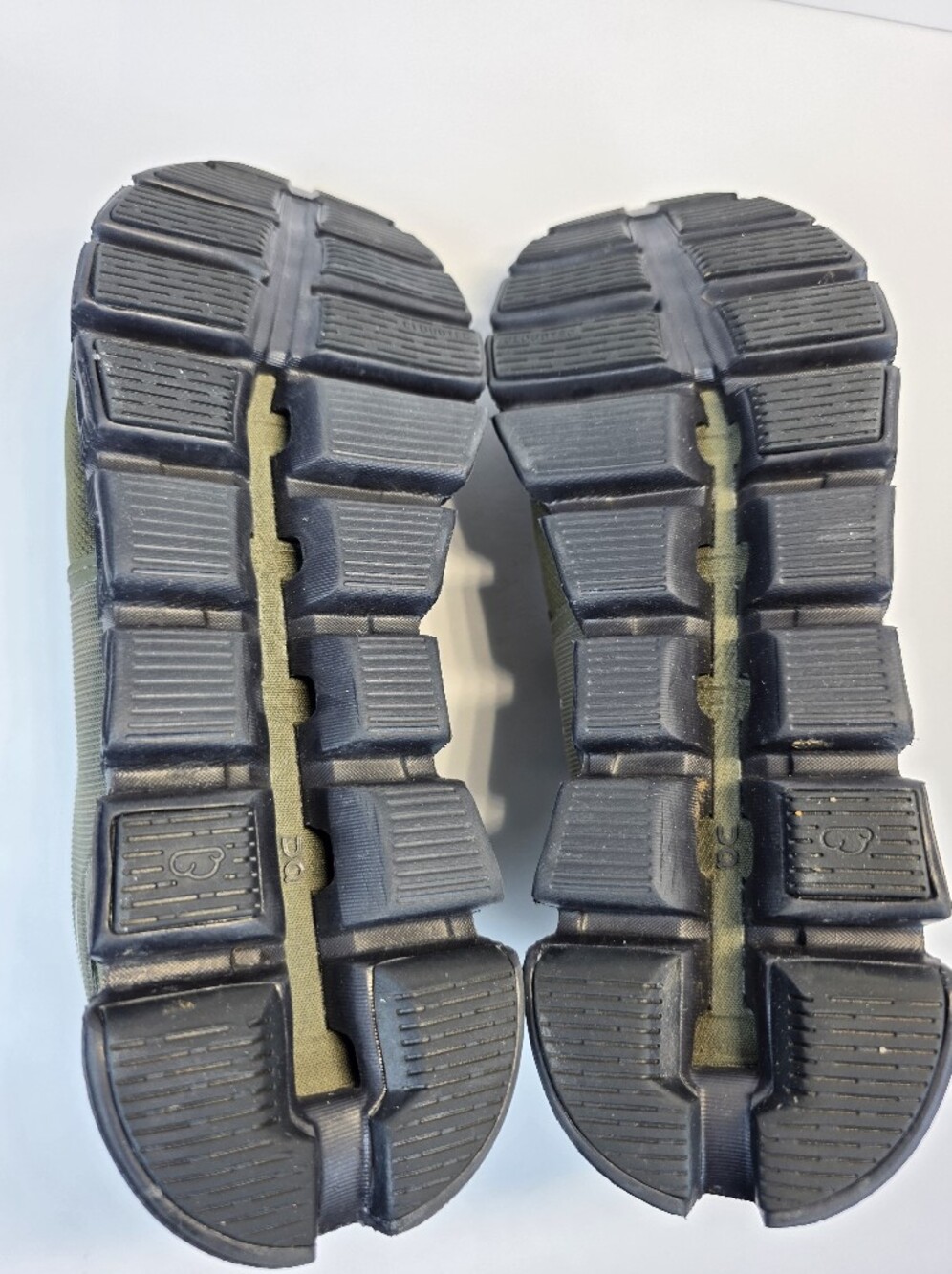 On Running Olive Green and Black Cloudventure Trail Sneakers - Picture 9 of 16